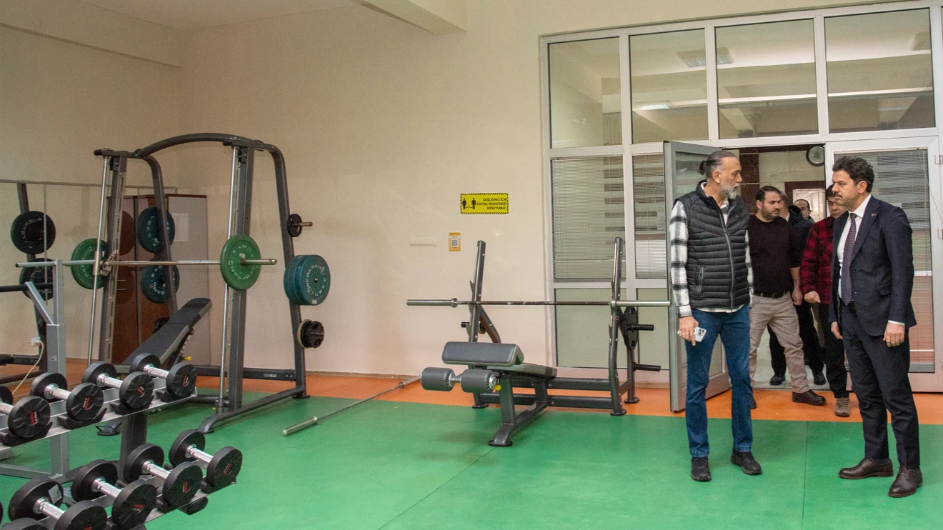 Rektör Yılmaz, Spor Bilimleri Fakültesinde tesisleri inceledi